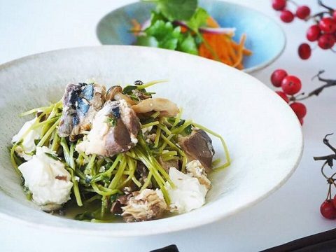【季節のこころレシピvol.63】野菜たっぷり簡単！豆苗と鯖(さば)のさっと蒸し